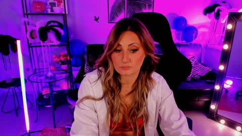 Divine Sarah NONUDE model online show from 12-14-24, 11:50