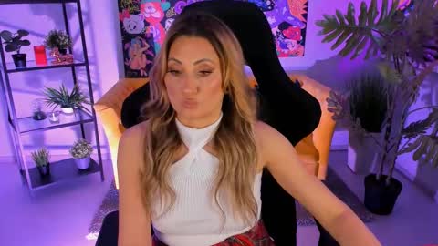 Divine Sarah NONUDE model online show from 02-23-25, 01:53