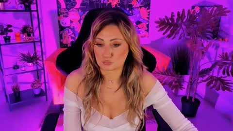 Divine Sarah NONUDE model online show from 02-28-25, 11:36