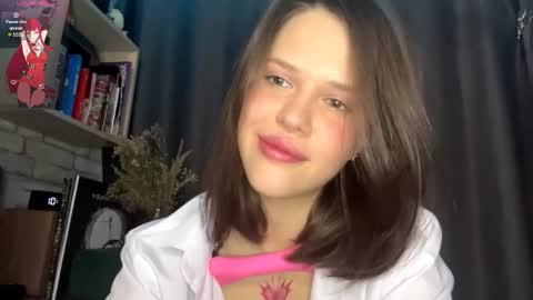 Snapshot of sarahhunnye chatting on 03-24-26, 12:15 Sarah online show from 03-24-26, 12:15