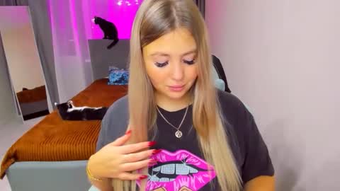 Sarah online show from 11-08-25, 02:28