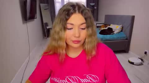 Snapshot of sarahmils chatting on 02-11-26, 01:49 Sarah online show from 02-11-26, 01:49