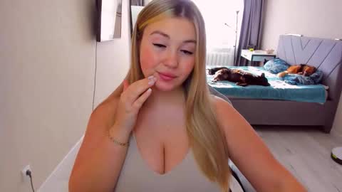 Sarah online show from 04-24-26, 01:46