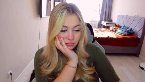 Sarah online show from 04-27-26, 01:31