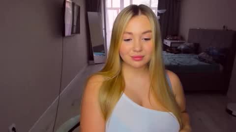 Snapshot of sarahmils chatting on 05-14-26, 02:57 Sarah online show from 05-14-26, 02:57