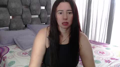 Snapshot of sarahott_1 chatting on 05-25-26, 04:02 Lia online show from 05-25-26, 04:02