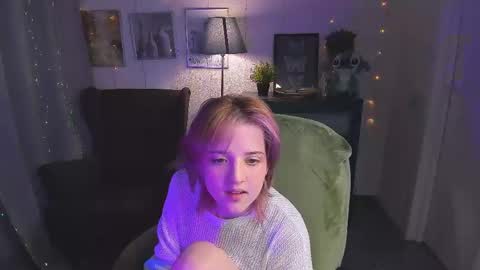 Snapshot of sarahshelby chatting on 05-13-26, 04:37 Sarah online show from 05-13-26, 04:37