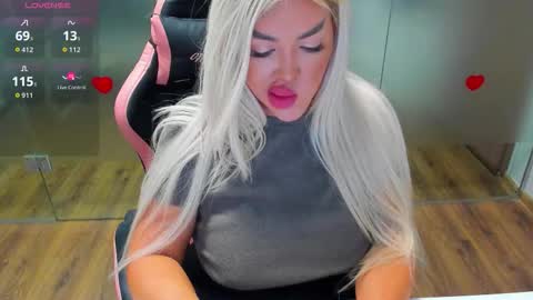 Snapshot of sarahstone_ chatting on 03-03-26, 07:47 Sarah online show from 03-03-26, 07:47