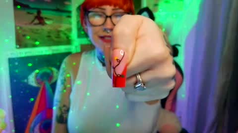 Sarah T online show from 11-22-25, 07:07