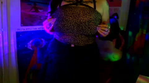 Snapshot of saraht666 chatting on 04-04-26, 05:16 Sarah T online show from 04-04-26, 05:16