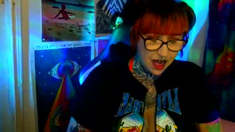 Snapshot of saraht666 chatting on 05-16-26, 06:43 Sarah T online show from 05-16-26, 06:43