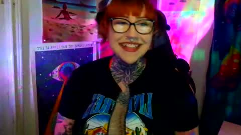 Snapshot of saraht666 chatting on 05-16-26, 06:54 Sarah T online show from 05-16-26, 06:54