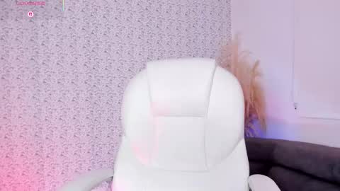 Sara jones   online show from 11-21-25, 04:27