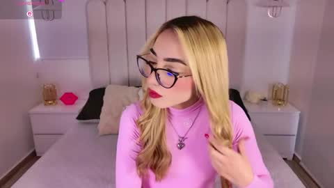Snapshot of sarajonesxxx chatting on 04-23-26, 12:04 Sara jones online show from 04-23-26, 12:04