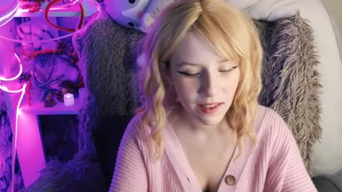 Snapshot of sarakaell chatting on 01-01-25, 10:35 Sara online show from 01-01-25, 10:35