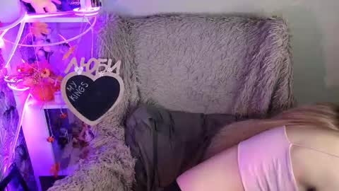 Snapshot of sarakaell chatting on 11-09-25, 01:26 Sara online show from 11-09-25, 01:26