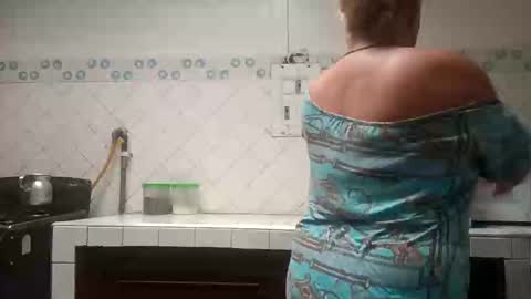 Saraloves online show from 12-31-24, 03:31