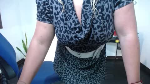 Saraloves online show from 01-13-25, 03:04