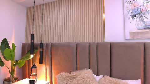 Sara Lugo  online show from 05-25-26, 08:04