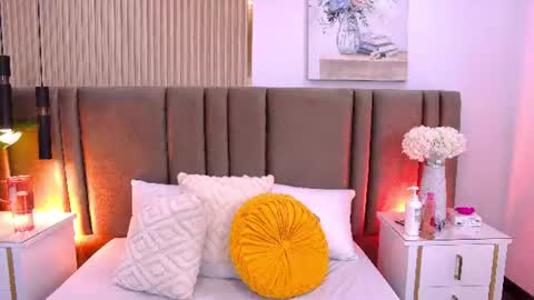 Snapshot of saralugo chatting on 06-15-26, 07:05 Sara Lugo online show from 06-15-26, 07:05