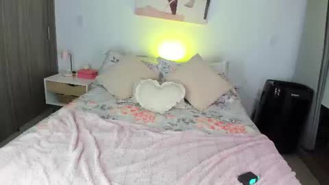 Snapshot of saramartinezz_ chatting on 06-10-26, 11:35 Sara Martinez online show from 06-10-26, 11:35