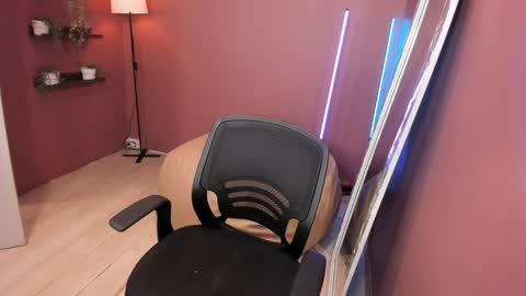 saranixxon_ online show from 04-11-26, 07:45