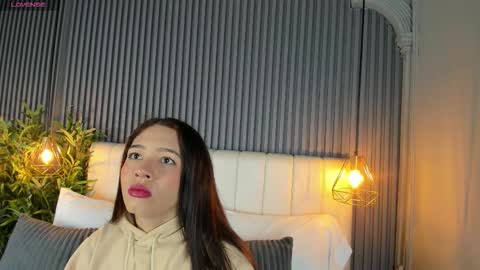 Snapshot of sarariley_ chatting on 12-01-25, 10:37 Sara online show from 12-01-25, 10:37