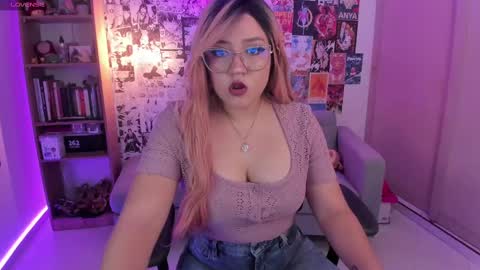 Sara Ruales online show from 02-24-25, 01:21