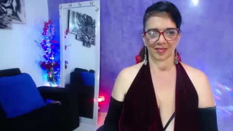 Snapshot of sarasmith2 chatting on 09-24-25, 01:20 sara online show from 09-24-25, 01:20