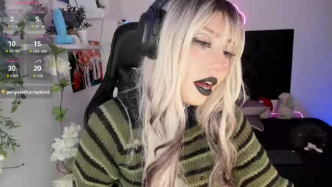 Snapshot of sarastorme chatting on 11-16-25, 12:05 Sara online show from 11-16-25, 12:05