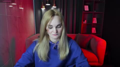 Snapshot of sarasubtlety chatting on 09-30-25, 01:27 Sara online show from 09-30-25, 01:27