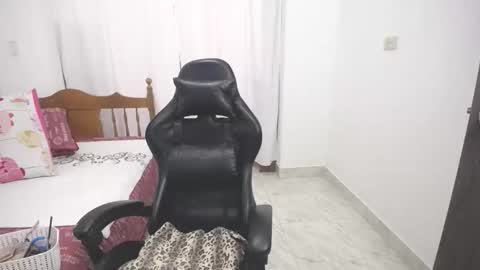 saray1221 online show from 01-10-26, 07:04