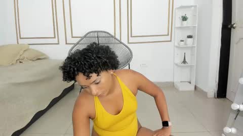Snapshot of saray_mardez chatting on 09-25-25, 12:31 Saray Mardez online show from 09-25-25, 12:31