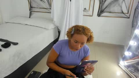 Snapshot of saray_mardez chatting on 10-15-25, 12:05 Saray Mardez online show from 10-15-25, 12:05