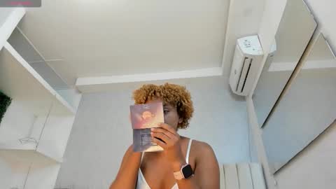 Snapshot of saray_mardez chatting on 10-19-25, 12:17 Saray Mardez online show from 10-19-25, 12:17