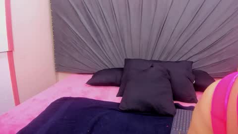 Saray online show from 10-15-25, 02:17