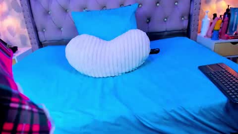 Snapshot of sarayjoness chatting on 09-10-25, 10:15 Saray online show from 09-10-25, 10:15