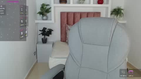 Saray Vega online show from 11-18-25, 07:18