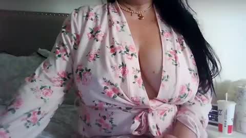 Snapshot of saretta46 chatting on 10-11-25, 05:33 Sara online show from 10-11-25, 05:33