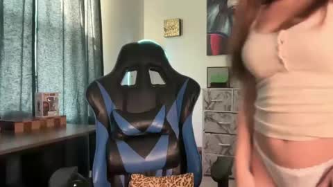 Snapshot of sariaaahh chatting on 02-07-25, 09:26 sariaaahh online show from 02-07-25, 09:26