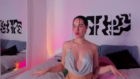 Snapshot of sarrah_3 chatting on 02-22-25, 09:04 Sara online show from 02-22-25, 09:04