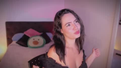 Snapshot of sarrah_3 chatting on 12-22-25, 10:29 Sara online show from 12-22-25, 10:29