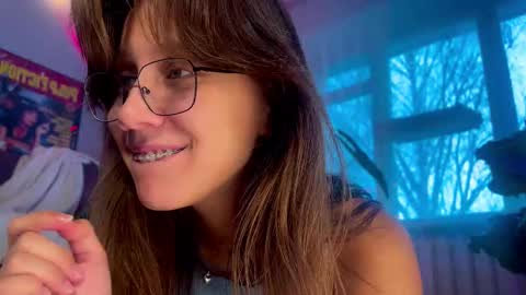 Alexandra Sasha in short online show from 11-15-25, 06:55