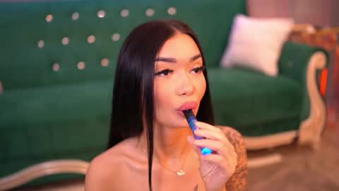 Dennise online show from 03-10-25, 07:40