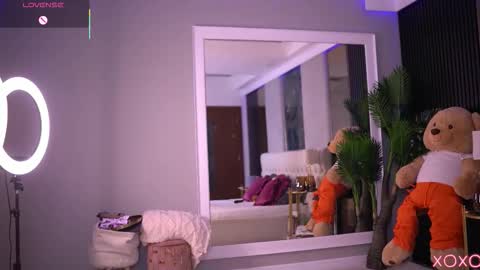 Dennise online show from 11-19-25, 07:36