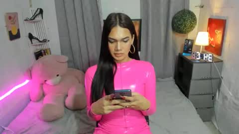 Snapshot of sashahuwanna chatting on 02-25-25, 04:00 ESTELLA online show from 02-25-25, 04:00