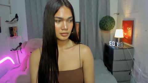 Snapshot of sashahuwanna chatting on 02-26-25, 04:56 ESTELLA online show from 02-26-25, 04:56