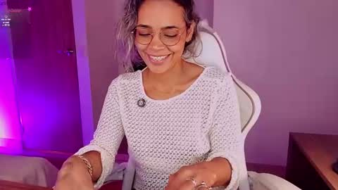 Snapshot of sashaklein chatting on 07-16-26, 01:39 Sasha Klein online show from 07-16-26, 01:39