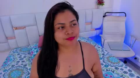 Snapshot of sashapears chatting on 10-07-25, 03:58 Manuela online show from 10-07-25, 03:58