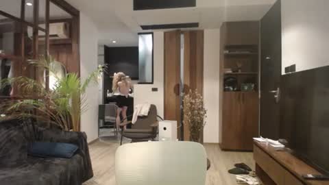 Snapshot of sashasweetsasha chatting on 12-19-24, 03:41 Sasha online show from 12-19-24, 03:41